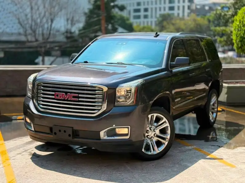 2017 GMC Yukon SLT - vista lateral derecho