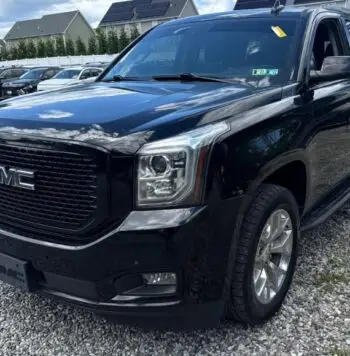 2018 GMC Yukon SLT - vista frontal
