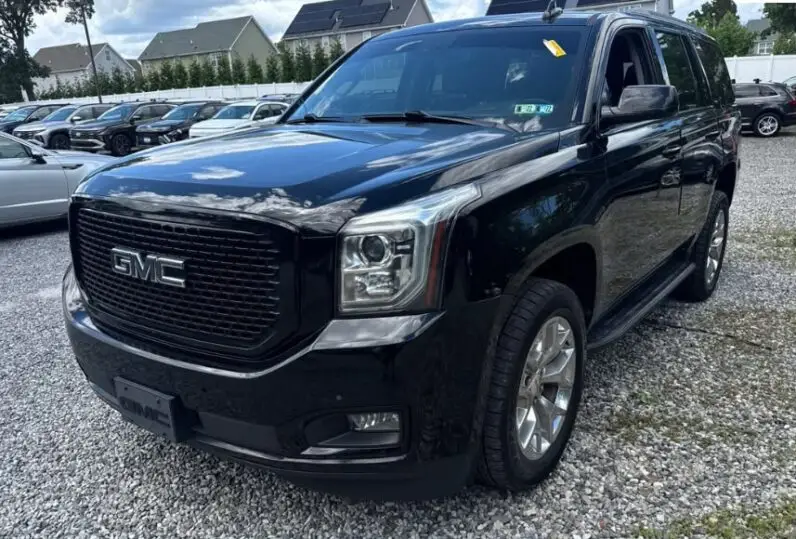 2018 GMC Yukon SLT - vista frontal