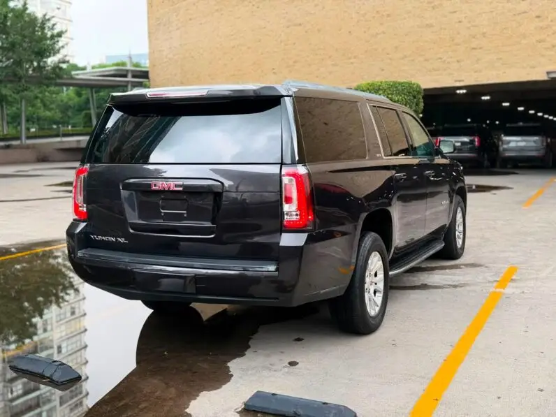 2017 GMC Yukon XL 1500 SLT - vista lateral trasero