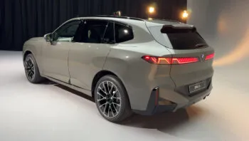 BMW iX5 (G65) 2027, vista trasera izquierda, generación Neue Klasse