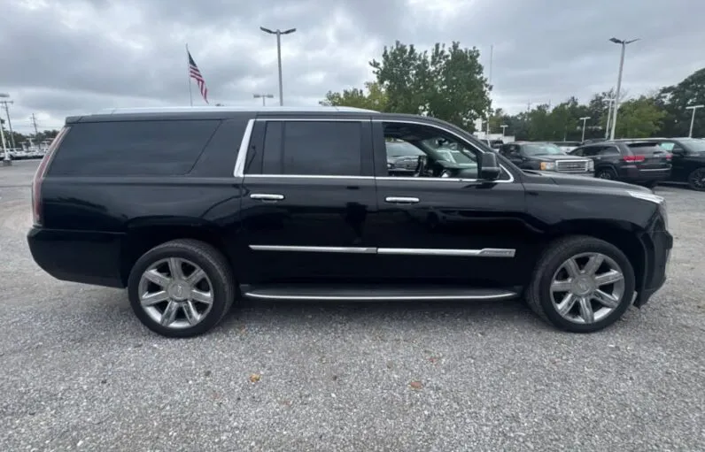 2019 Cadillac Escalade ESV Luxury - vista lateral derecho