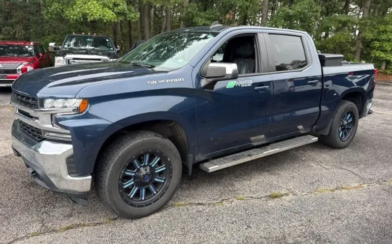 2021 Chevrolet Silverado 1500 LT - vista frontal