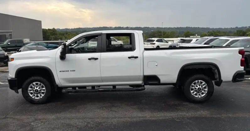 2021 Chevrolet Silverado 2500 W/T - vista trasera