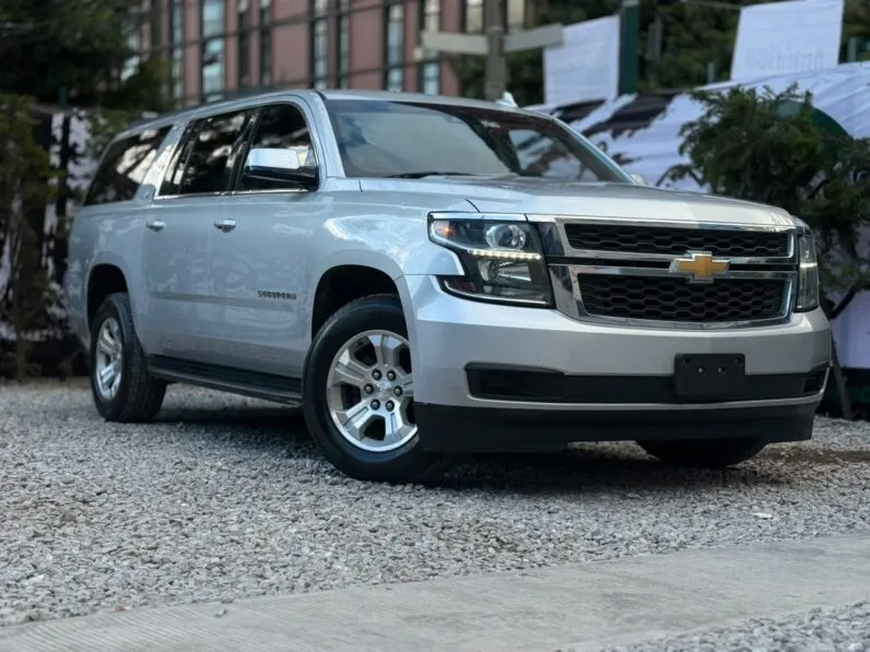 2017 Chevrolet Suburban 1500 LT - vista interior tablero