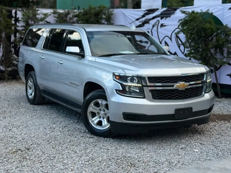 2017 Chevrolet Suburban 1500 LT - vista lateral izquierdo