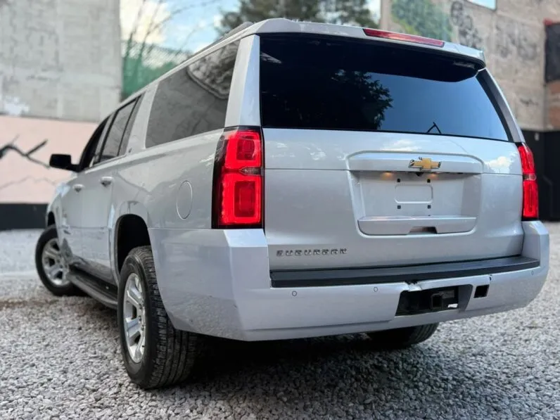2017 Chevrolet Suburban 1500 LT - vista perfil