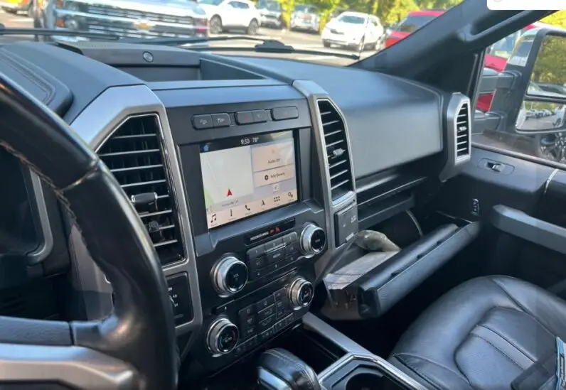 2018 Ford F-150 Platinum - vista lateral frontal