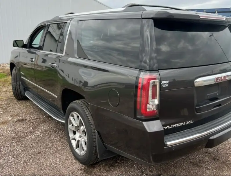 2018 GMC Yukon XL Denali - vista lateral trasero
