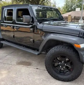 2020 Jeep Gladiator Sport S - vista asientos delanteros