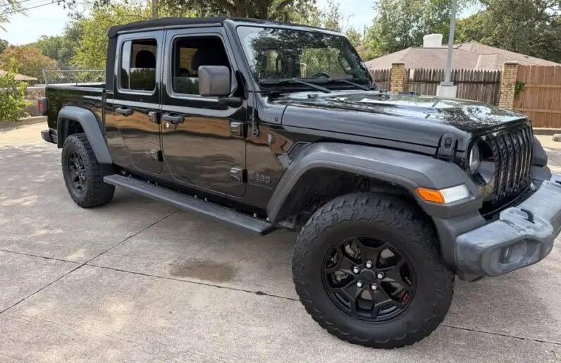 2020 Jeep Gladiator Sport S - vista asientos delanteros