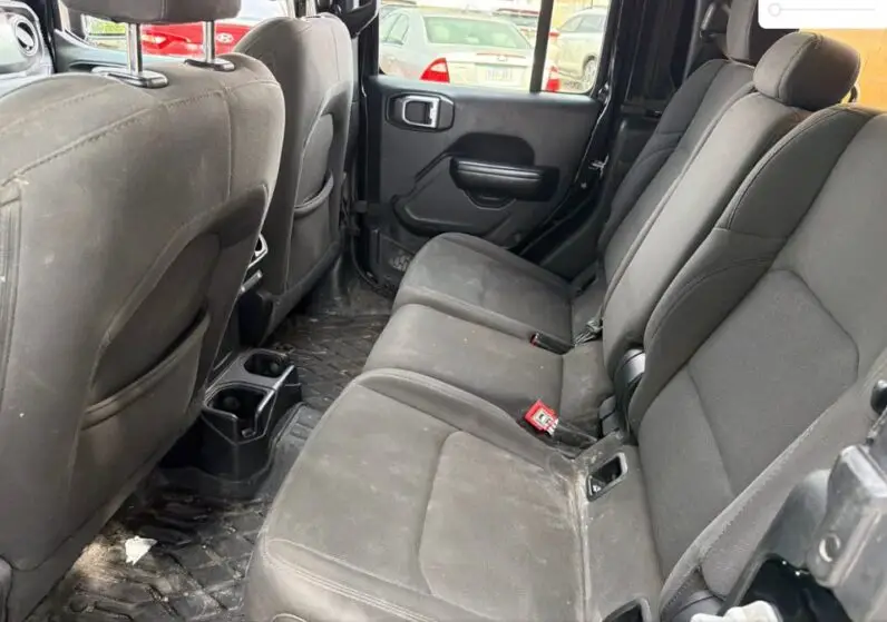 2020 Jeep Gladiator Sport S - vista trasera