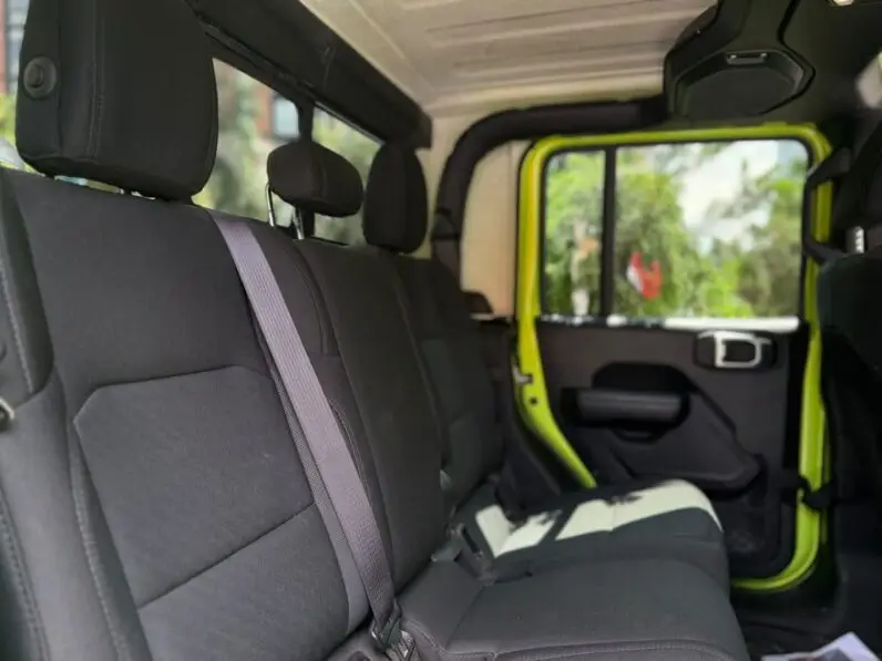 2021 Jeep Gladiator Sport - vista lateral izquierdo