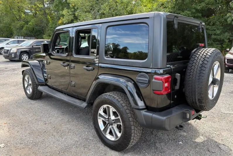 2018 Jeep Wrangler Unlimited Sahara - vista asientos delanteros