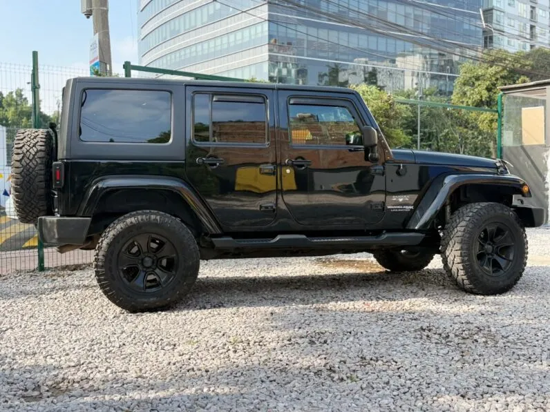 2018 Jeep Wrangler Unlimited Sahara - vista asientos delanteros