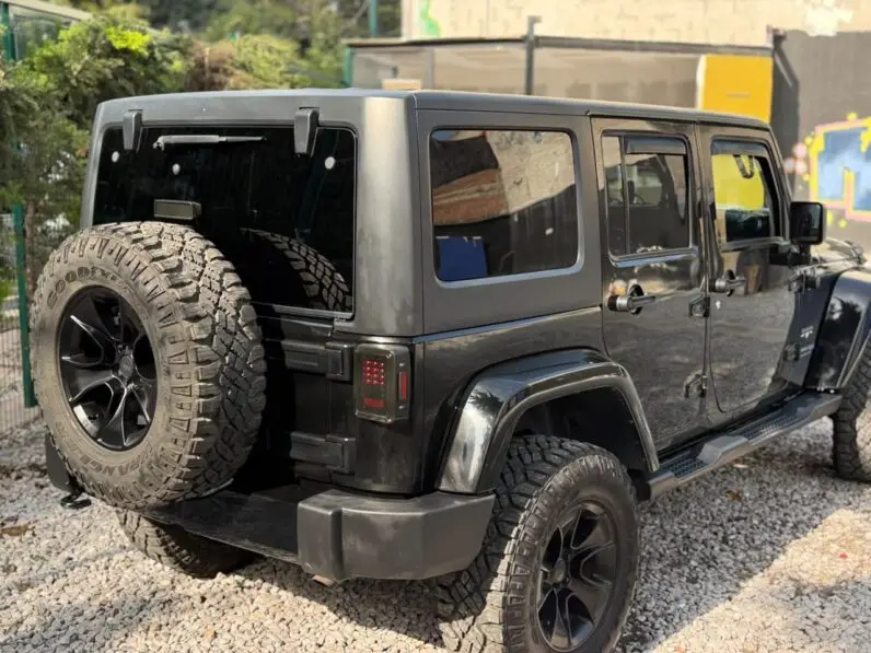 2018 Jeep Wrangler Unlimited Sahara - vista lateral derecho