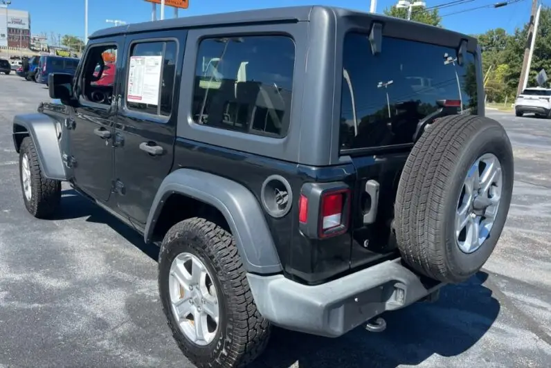 2018 Jeep Wrangler Unlimited Sport - vista lateral izquierdo