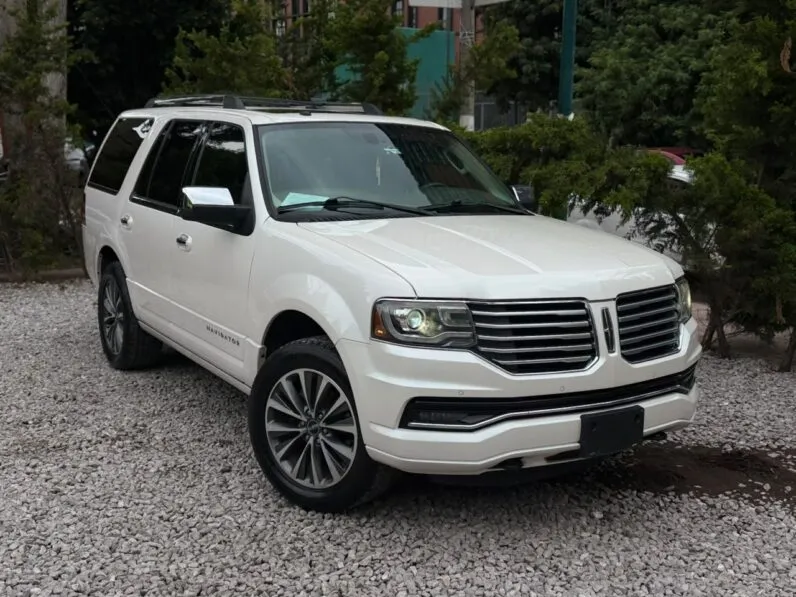 2017 Lincoln Navigator Select - vista lateral trasero