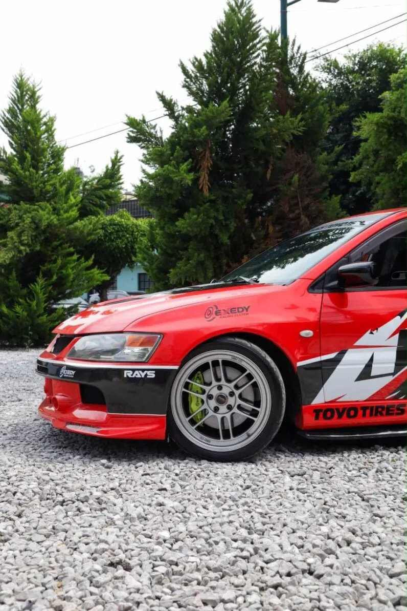 2003 Mitsubishi Lancer EVO 8 - vista lateral derecho