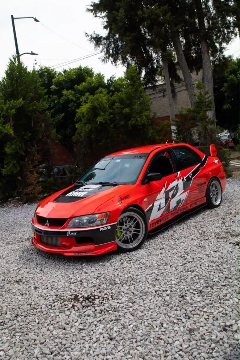 2003 Mitsubishi Lancer EVO 8 - vista lateral izquierdo